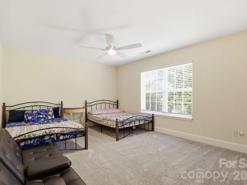 2800 Wingfield Place, Charlotte, NC 28210.  MLS# CAR4381619, YatesRealty ID 29149. 