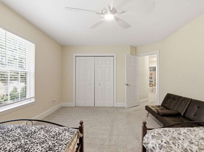 2800 Wingfield Place, Charlotte, NC 28210.  MLS# CAR4381619, YatesRealty ID 29149. 