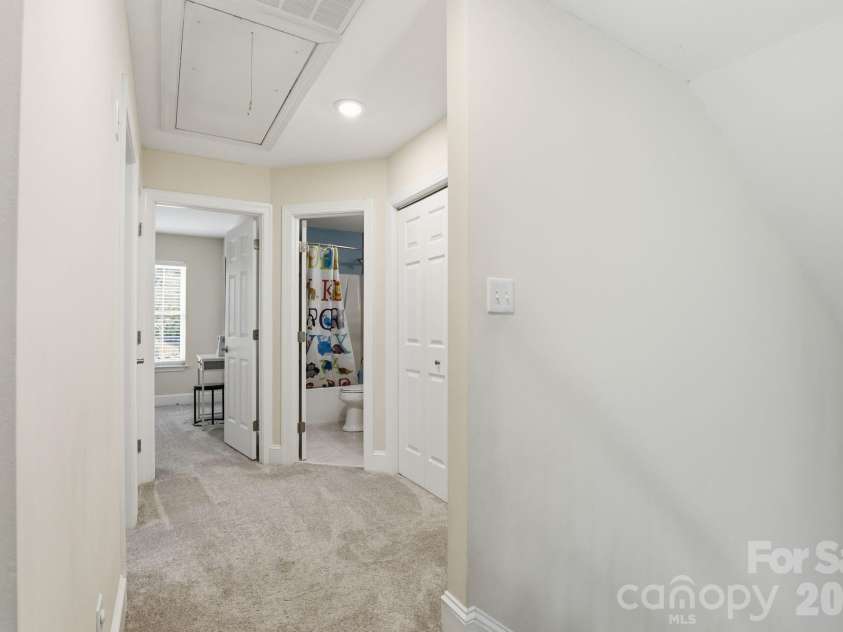 2800 Wingfield Place, Charlotte, NC 28210.  MLS# CAR4381619, YatesRealty ID 29149. 