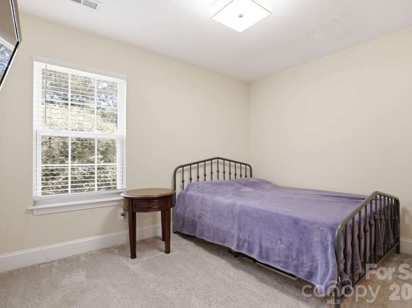 2800 Wingfield Place, Charlotte, NC 28210.  MLS# CAR4381619, YatesRealty ID 29149. 