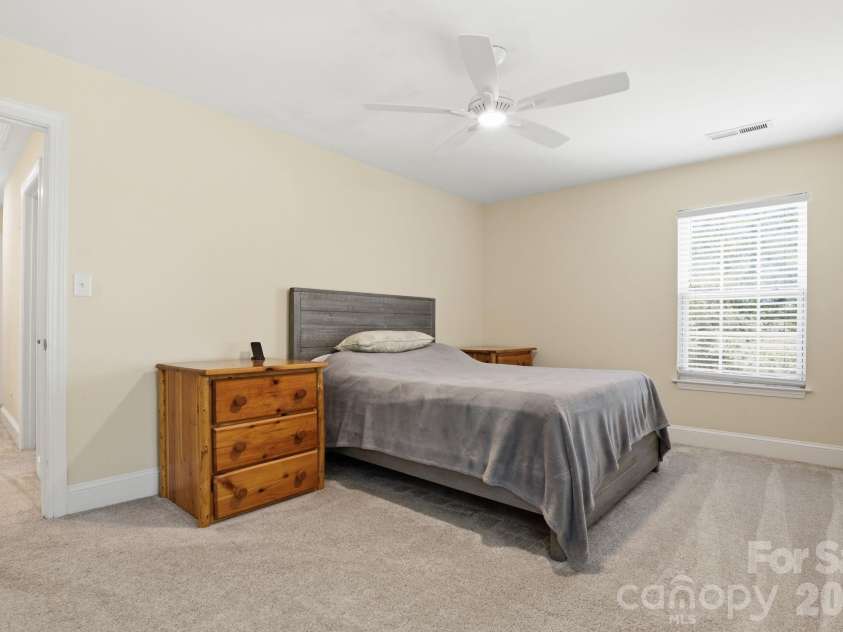 2800 Wingfield Place, Charlotte, NC 28210.  MLS# CAR4381619, YatesRealty ID 29149. 