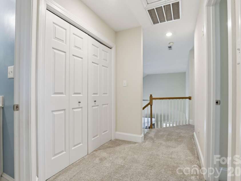 2800 Wingfield Place, Charlotte, NC 28210.  MLS# CAR4381619, YatesRealty ID 29149. 