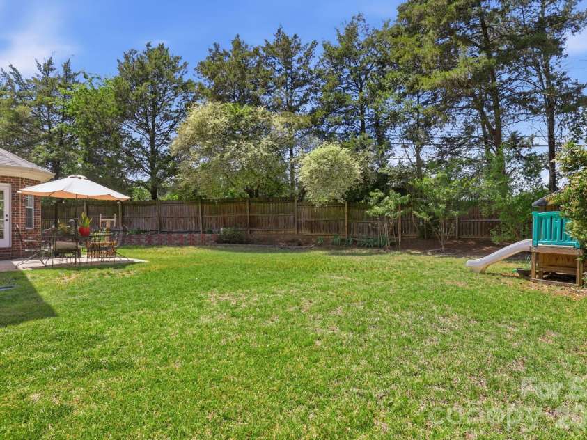 2800 Wingfield Place, Charlotte, NC 28210.  MLS# CAR4381619, YatesRealty ID 29149. 
