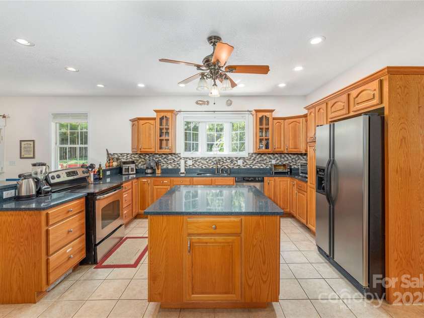 64 Wyoming Road, Asheville, NC 28803.  MLS# CAR4282768, YatesRealty ID 29149. 