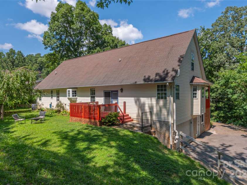 64 Wyoming Road, Asheville, NC 28803.  MLS# CAR4282768, YatesRealty ID 29149. 