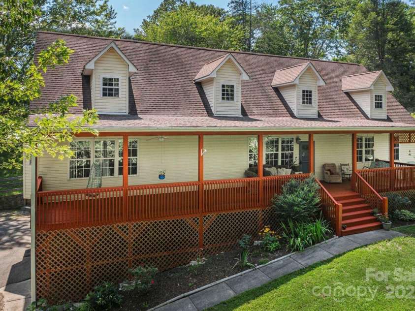 64 Wyoming Road, Asheville, NC 28803.  MLS# CAR4282768, YatesRealty ID 29149. 