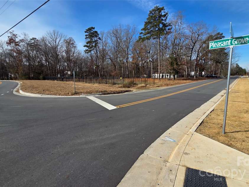 9121 Hutchinson Lane, Charlotte, NC 28216.  MLS# CAR4326445, YatesRealty ID 2915. 