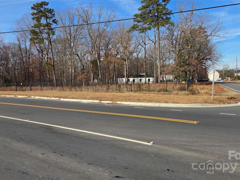 9121 Hutchinson Lane, Charlotte, NC 28216.  MLS# CAR4326445, YatesRealty ID 2915. 