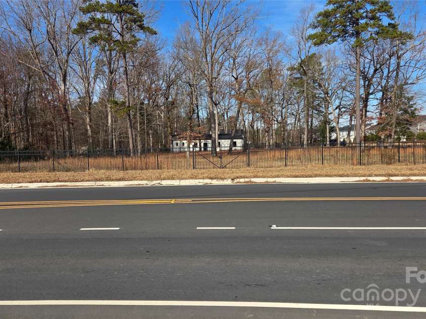 9121 Hutchinson Lane, Charlotte, NC 28216.  MLS# CAR4326445, YatesRealty ID 2915. 