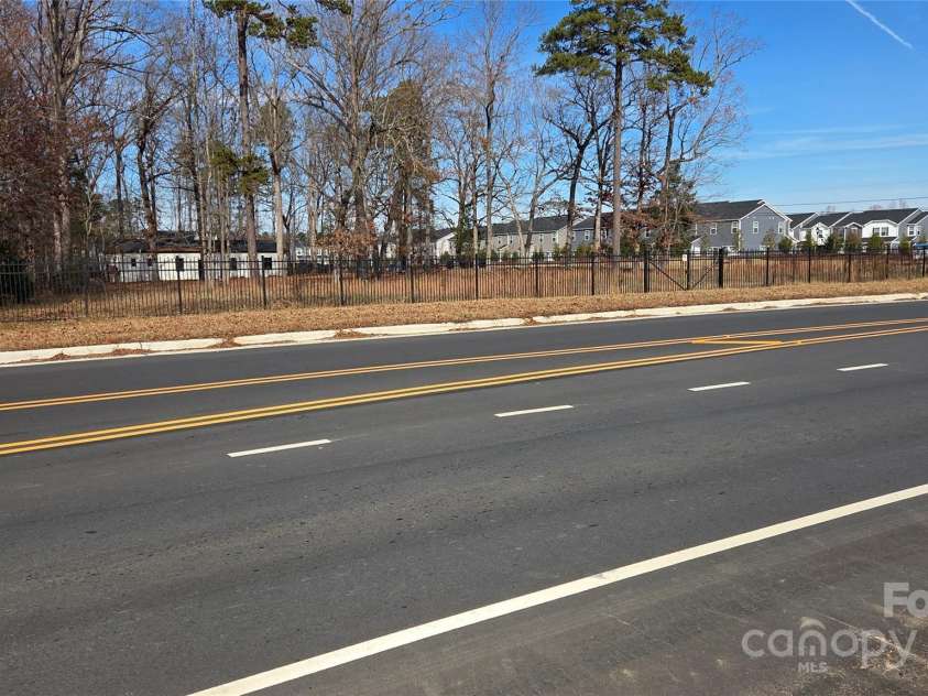 9121 Hutchinson Lane, Charlotte, NC 28216.  MLS# CAR4326445, YatesRealty ID 2915. 