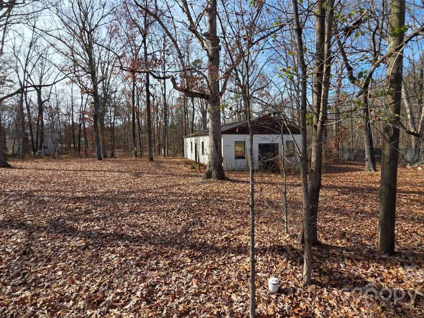 9121 Hutchinson Lane, Charlotte, NC 28216.  MLS# CAR4326445, YatesRealty ID 2915. 