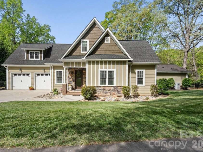 347 Whippoorwill Road, Mooresville, NC 28117.  MLS# CAR4388672, YatesRealty ID 29150. 
