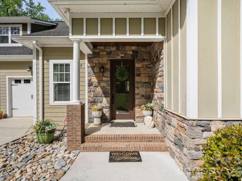 347 Whippoorwill Road, Mooresville, NC 28117.  MLS# CAR4388672, YatesRealty ID 29150. 