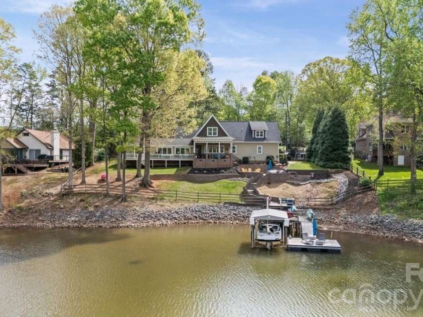 347 Whippoorwill Road, Mooresville, NC 28117.  MLS# CAR4388672, YatesRealty ID 29150. 