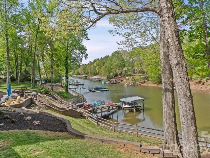 347 Whippoorwill Road, Mooresville, NC 28117.  MLS# CAR4388672, YatesRealty ID 29150. 
