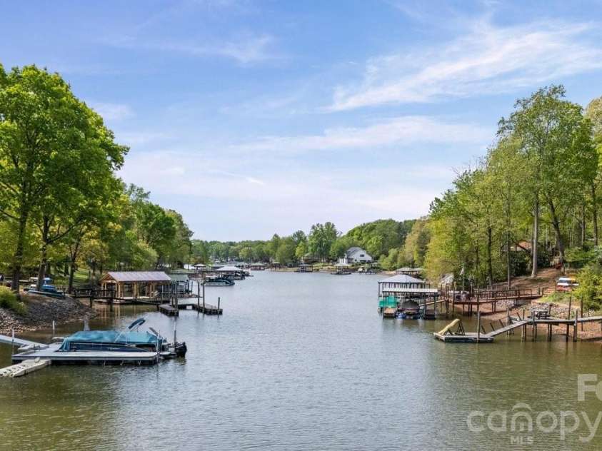 347 Whippoorwill Road, Mooresville, NC 28117.  MLS# CAR4388672, YatesRealty ID 29150. 