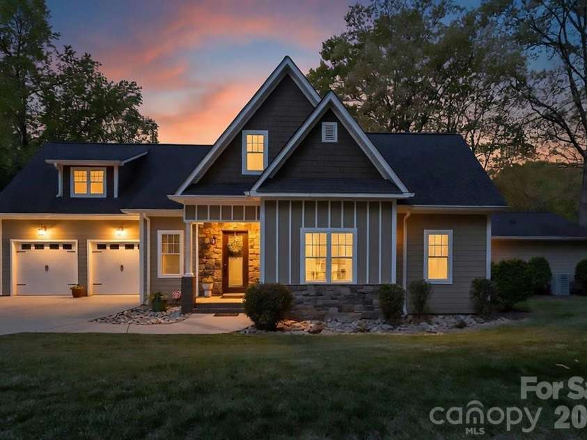 347 Whippoorwill Road, Mooresville, NC 28117.  MLS# CAR4388672, YatesRealty ID 29150. 