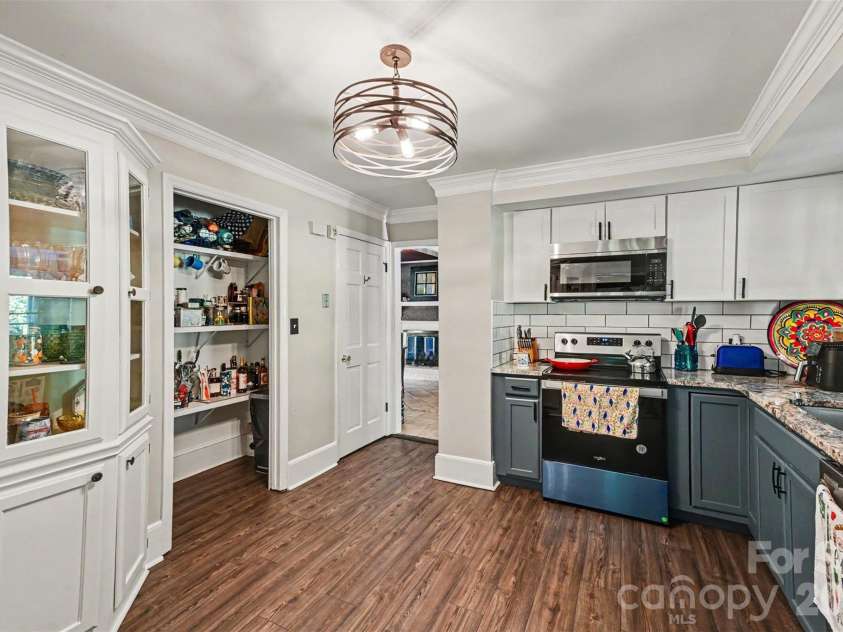 312 Windsor Drive, Shelby, NC 28150.  MLS# CAR4360104, YatesRealty ID 29151. The kitchen is in the center of the home and offers lots of storage, updated countertops, subway tile backsplash,...