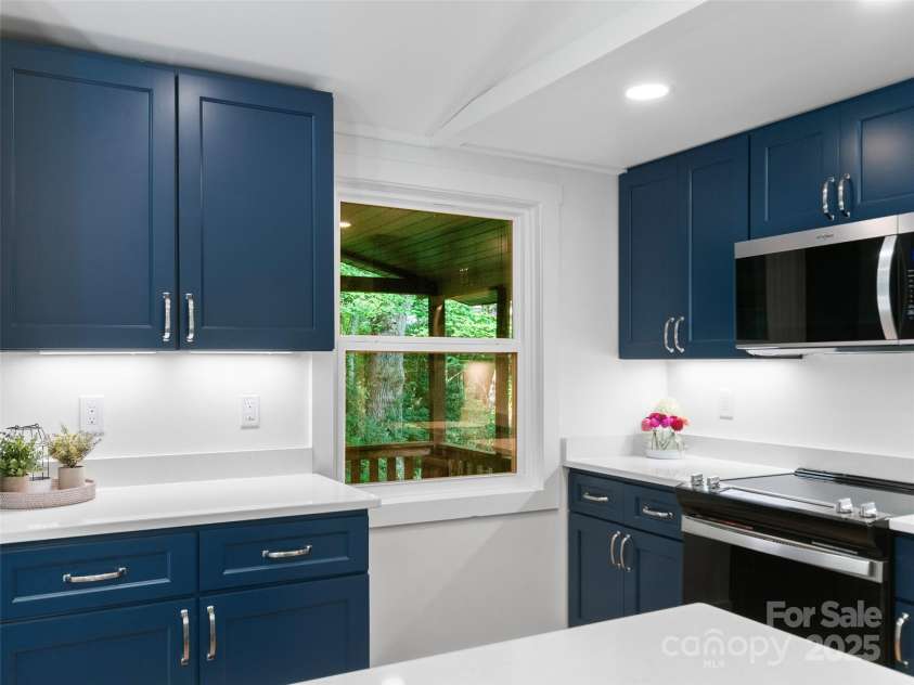 66 Lundy Lane, Waynesville, NC 28786.  MLS# CAR4287124, YatesRealty ID 29151. 
