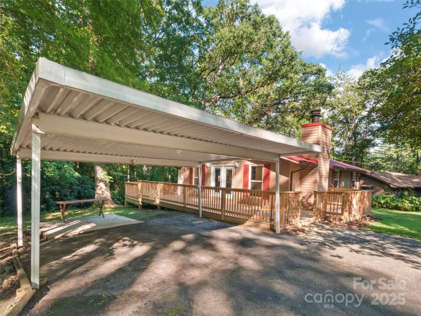66 Lundy Lane, Waynesville, NC 28786.  MLS# CAR4287124, YatesRealty ID 29151. 