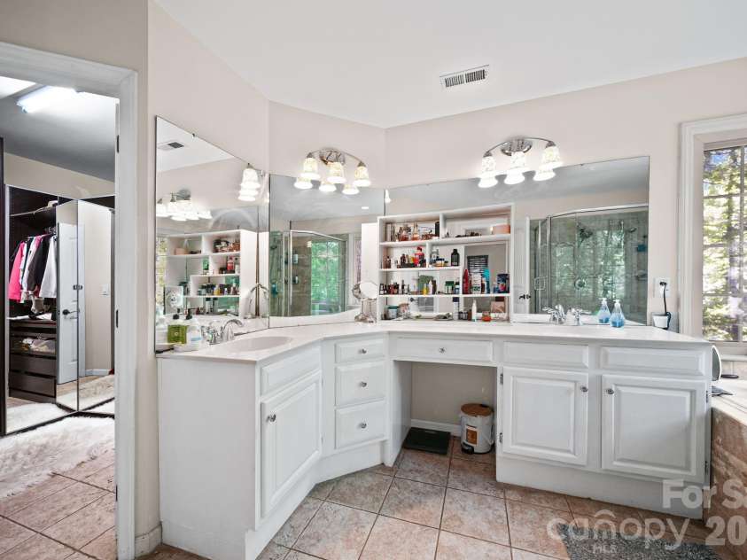 3400 Thistle Bloom Court, Charlotte, NC 28269.  MLS# CAR4381184, YatesRealty ID 29152. 