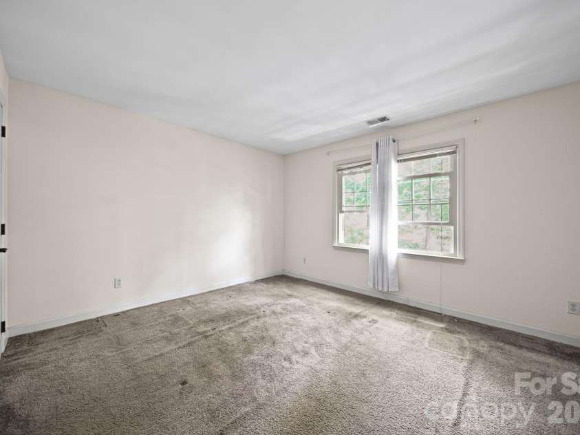 3400 Thistle Bloom Court, Charlotte, NC 28269.  MLS# CAR4381184, YatesRealty ID 29152. 