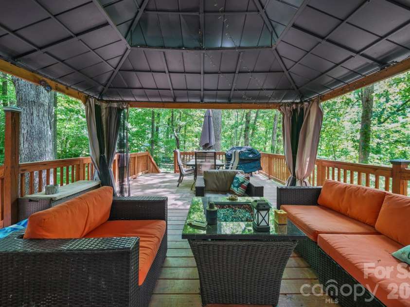 3400 Thistle Bloom Court, Charlotte, NC 28269.  MLS# CAR4381184, YatesRealty ID 29152. 