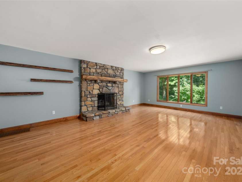 518 Acres View Drive, Waynesville, NC 28786.  MLS# CAR4254726, YatesRealty ID 29152. 