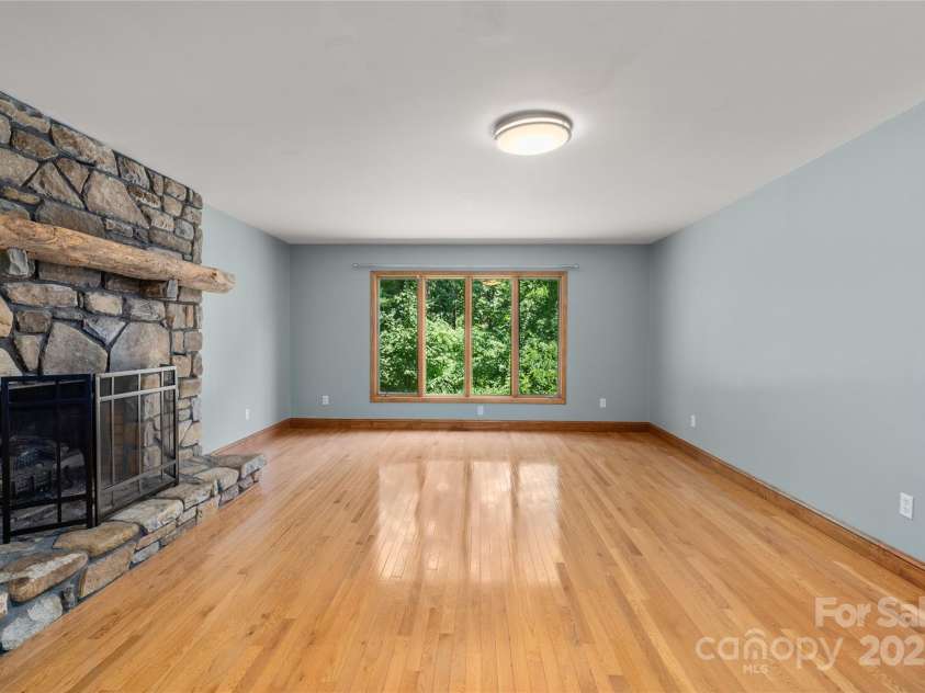 518 Acres View Drive, Waynesville, NC 28786.  MLS# CAR4254726, YatesRealty ID 29152. 