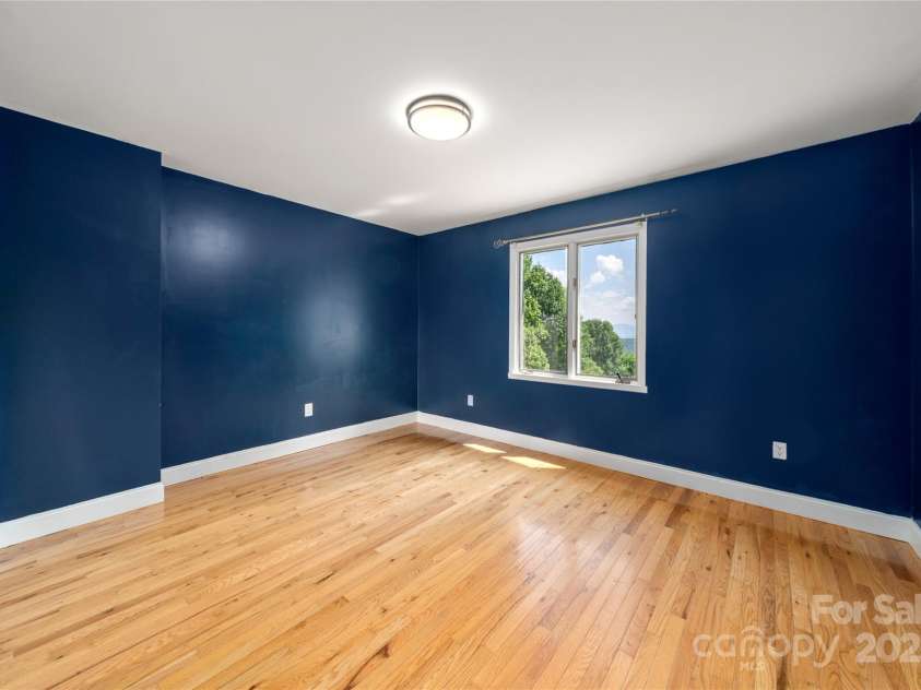 518 Acres View Drive, Waynesville, NC 28786.  MLS# CAR4254726, YatesRealty ID 29152. 