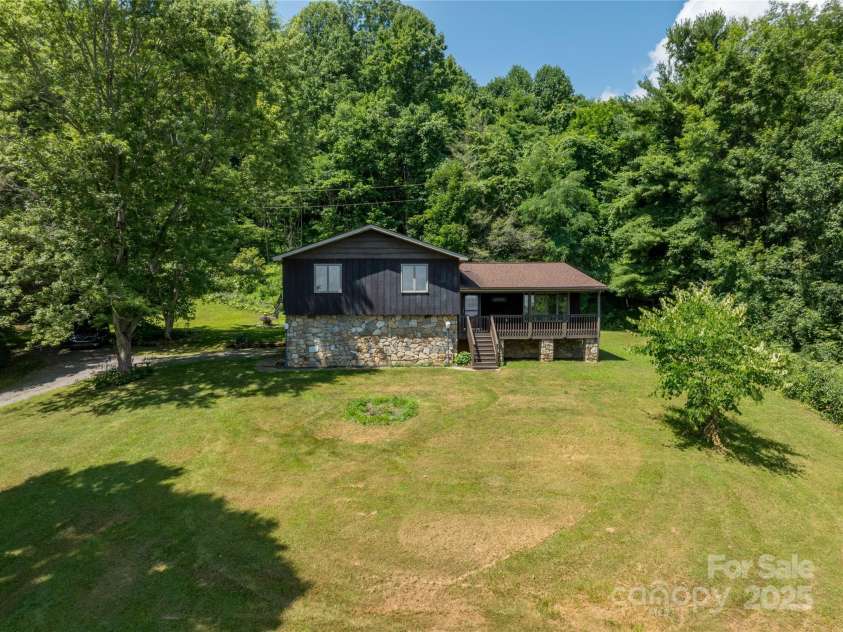 518 Acres View Drive, Waynesville, NC 28786.  MLS# CAR4254726, YatesRealty ID 29152. 