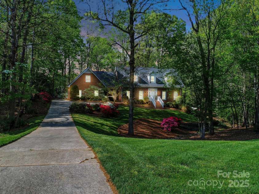 3412 Country Club Drive, Gastonia, NC 28056.  MLS# CAR4238417, YatesRealty ID 29153. 