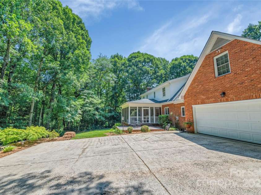 3412 Country Club Drive, Gastonia, NC 28056.  MLS# CAR4238417, YatesRealty ID 29153. 