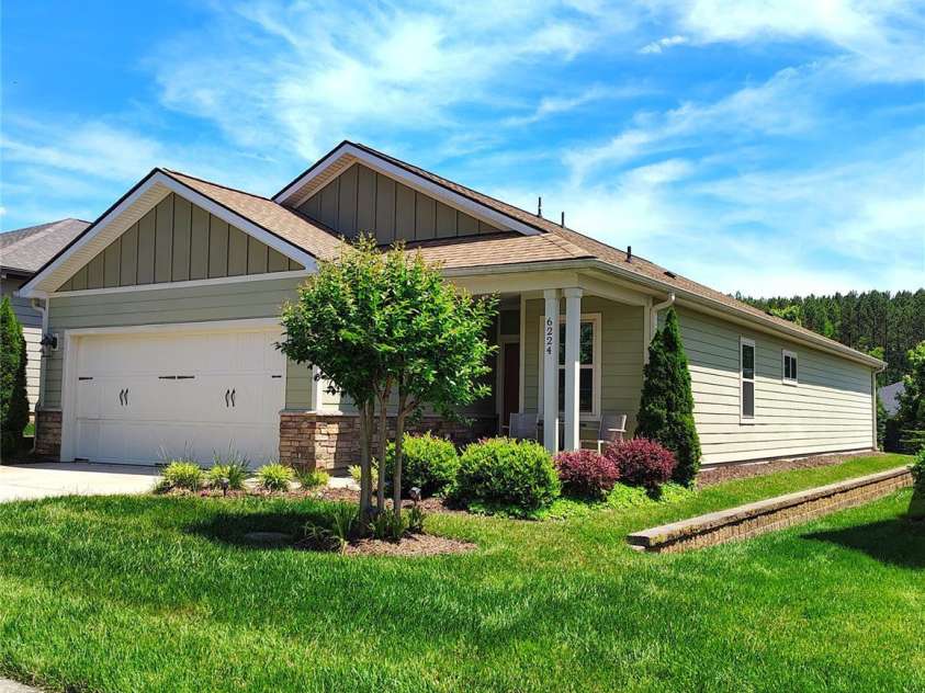 6224 Raven Rock Drive, Denver, NC 28037.  MLS# CAR4390596, YatesRealty ID 29153. Exterior Front Side