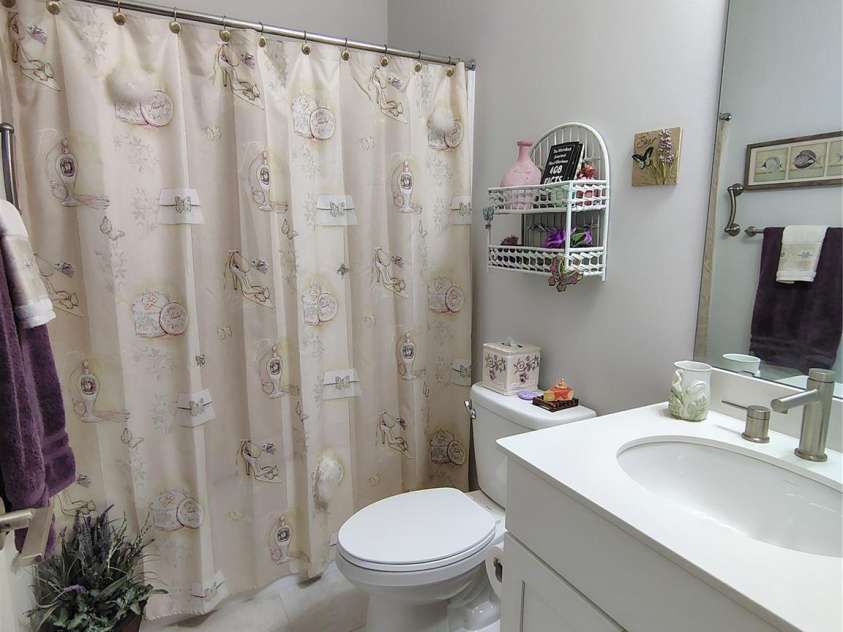 6224 Raven Rock Drive, Denver, NC 28037.  MLS# CAR4390596, YatesRealty ID 29153. Guest Bath 