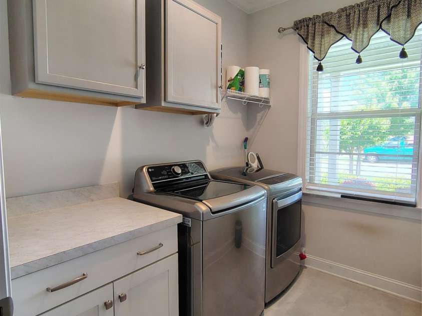 6224 Raven Rock Drive, Denver, NC 28037.  MLS# CAR4390596, YatesRealty ID 29153. Laundry located at front entrance