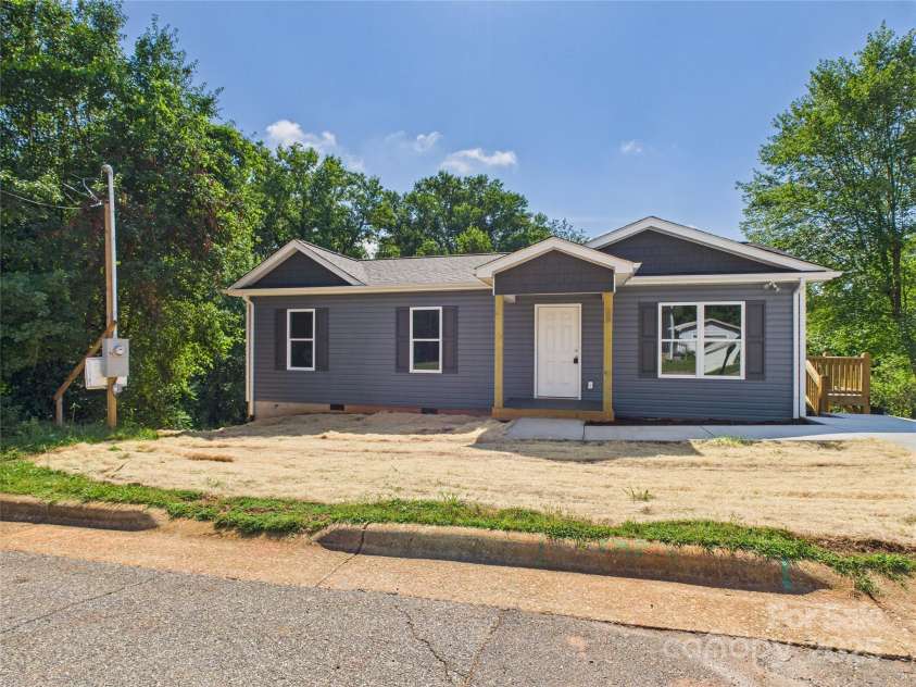 39 Pearl Street, Granite Falls, NC 28630.  MLS# CAR4275429, YatesRealty ID 29154. 
