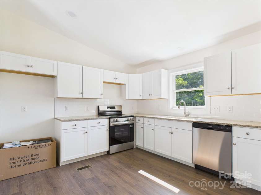 39 Pearl Street, Granite Falls, NC 28630.  MLS# CAR4275429, YatesRealty ID 29154. 