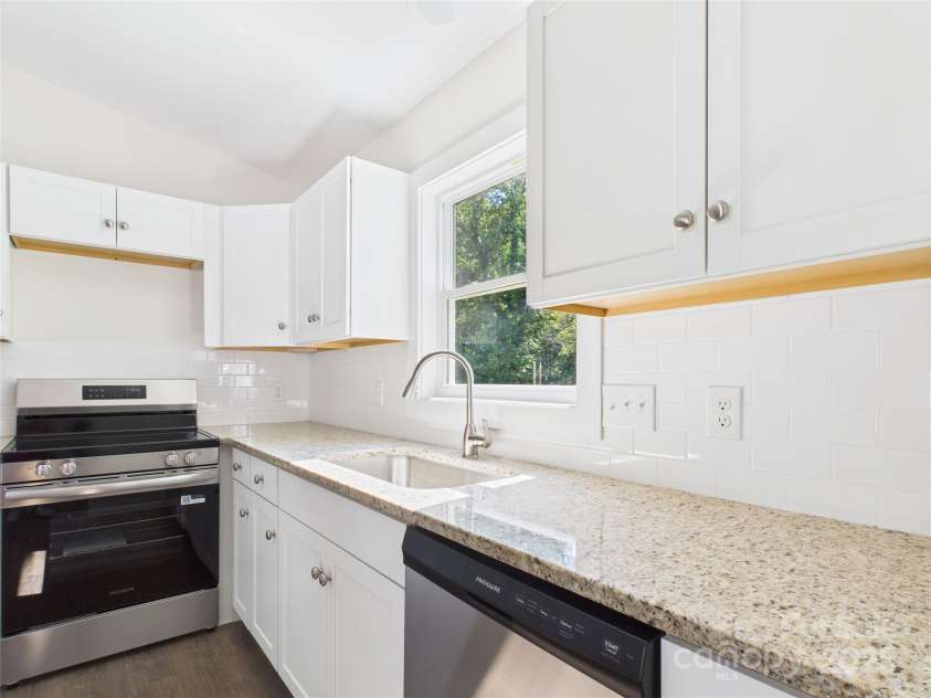 39 Pearl Street, Granite Falls, NC 28630.  MLS# CAR4275429, YatesRealty ID 29154. 