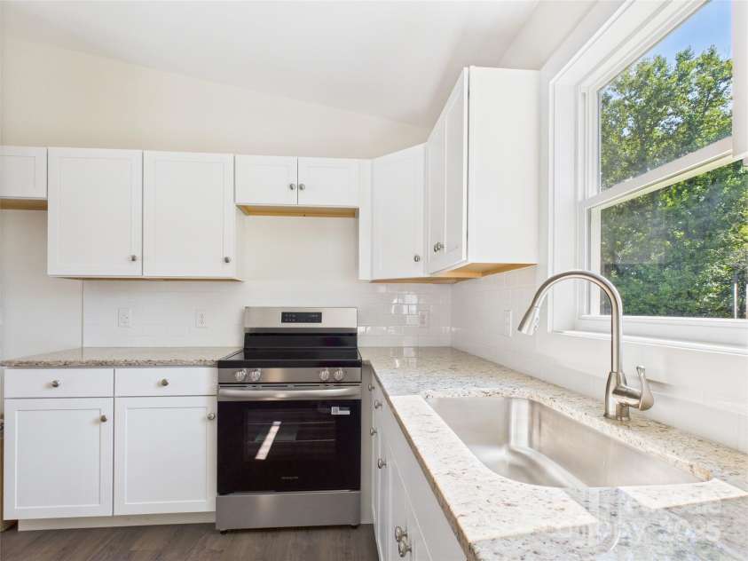 39 Pearl Street, Granite Falls, NC 28630.  MLS# CAR4275429, YatesRealty ID 29154. 