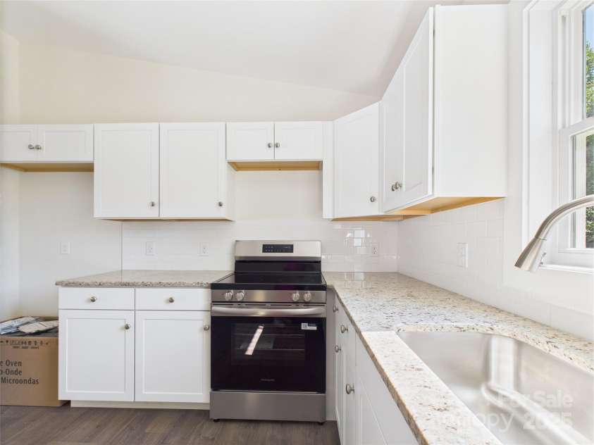 39 Pearl Street, Granite Falls, NC 28630.  MLS# CAR4275429, YatesRealty ID 29154. 