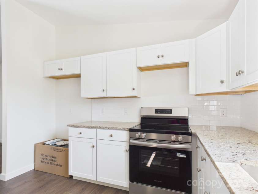 39 Pearl Street, Granite Falls, NC 28630.  MLS# CAR4275429, YatesRealty ID 29154. 