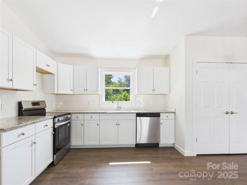 39 Pearl Street, Granite Falls, NC 28630.  MLS# CAR4275429, YatesRealty ID 29154. 