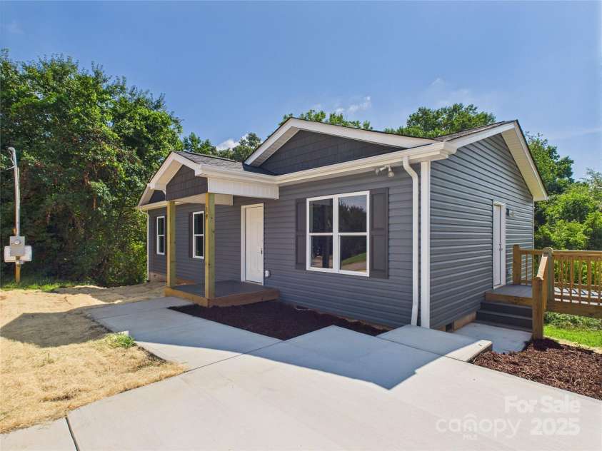 39 Pearl Street, Granite Falls, NC 28630.  MLS# CAR4275429, YatesRealty ID 29154. 