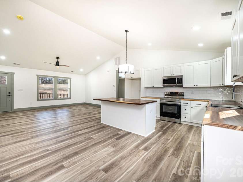 2020 Bailey Drive, Hickory, NC 28601.  MLS# CAR4379406, YatesRealty ID 29155. Stock Photo