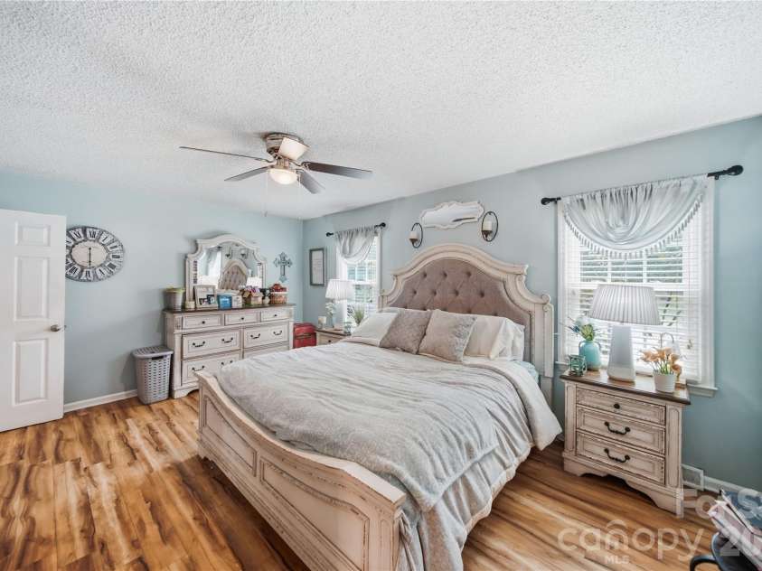 2600 Lakewood Drive, Gastonia, NC 28052.  MLS# CAR4368692, YatesRealty ID 29156. 