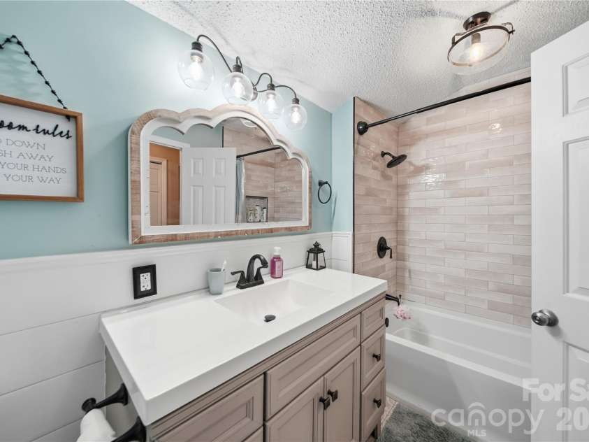 2600 Lakewood Drive, Gastonia, NC 28052.  MLS# CAR4368692, YatesRealty ID 29156. 