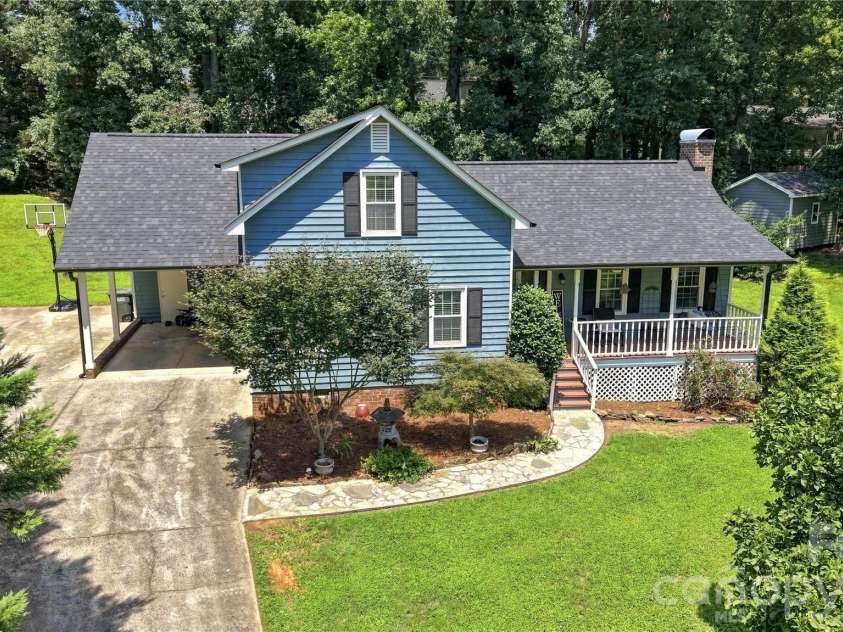 2600 Lakewood Drive, Gastonia, NC 28052.  MLS# CAR4368692, YatesRealty ID 29156. 