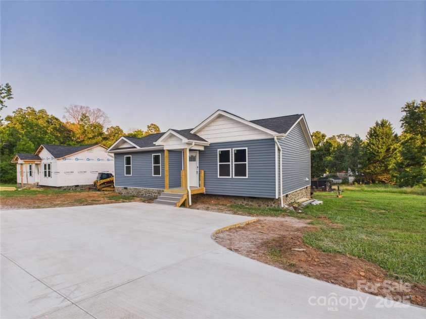 299 Pleasant Hill Road, Hudson, NC 28638.  MLS# CAR4285138, YatesRealty ID 29156. 