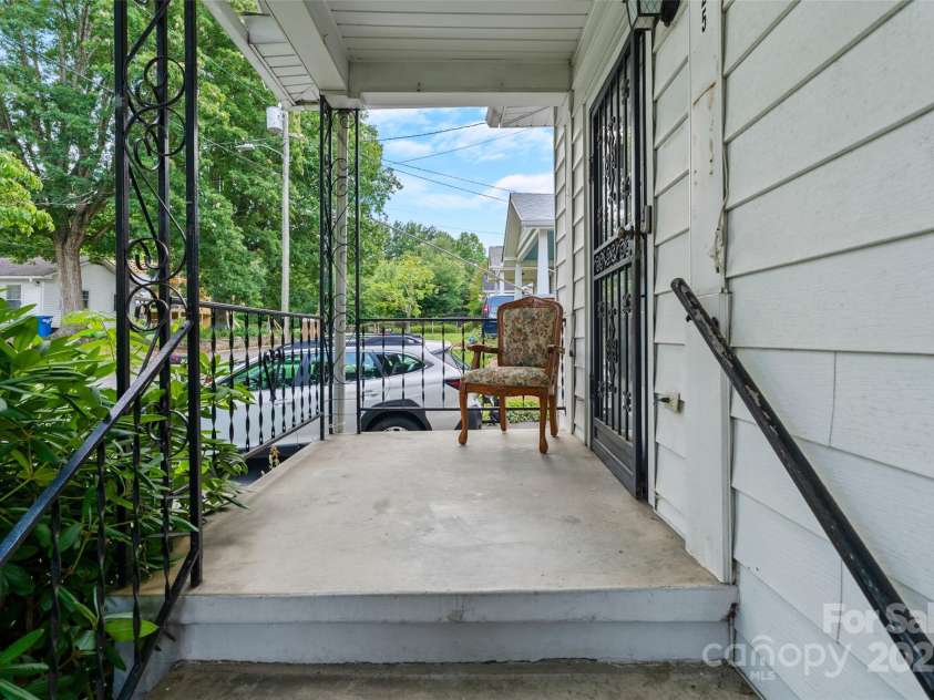 23 & 25 Oteen Park Place, Asheville, NC 28805.  MLS# CAR4287838, YatesRealty ID 29157. 